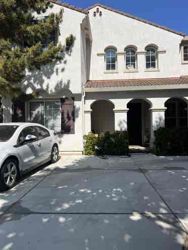 Medium Size Room in Hayward