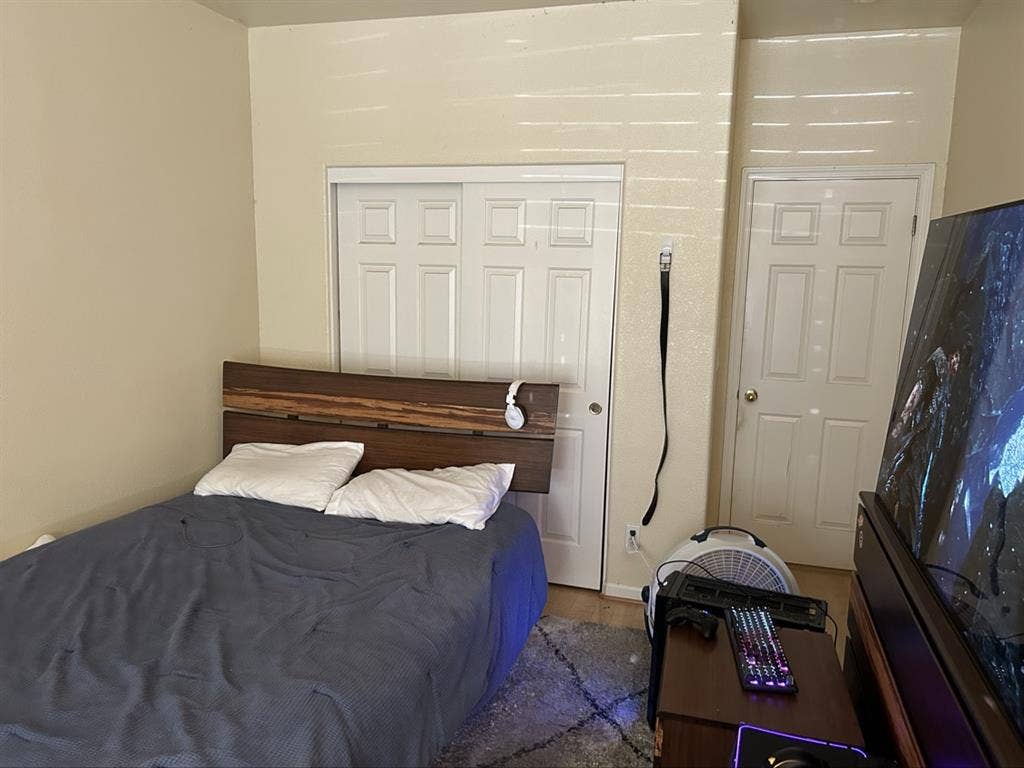 Medium Size Room in Hayward