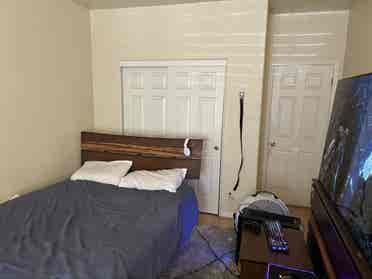 Medium Size Room in Hayward