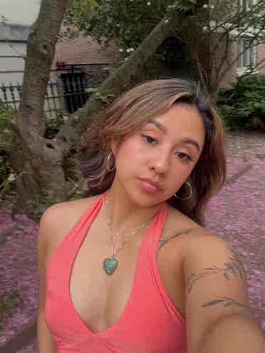 iso female roommate