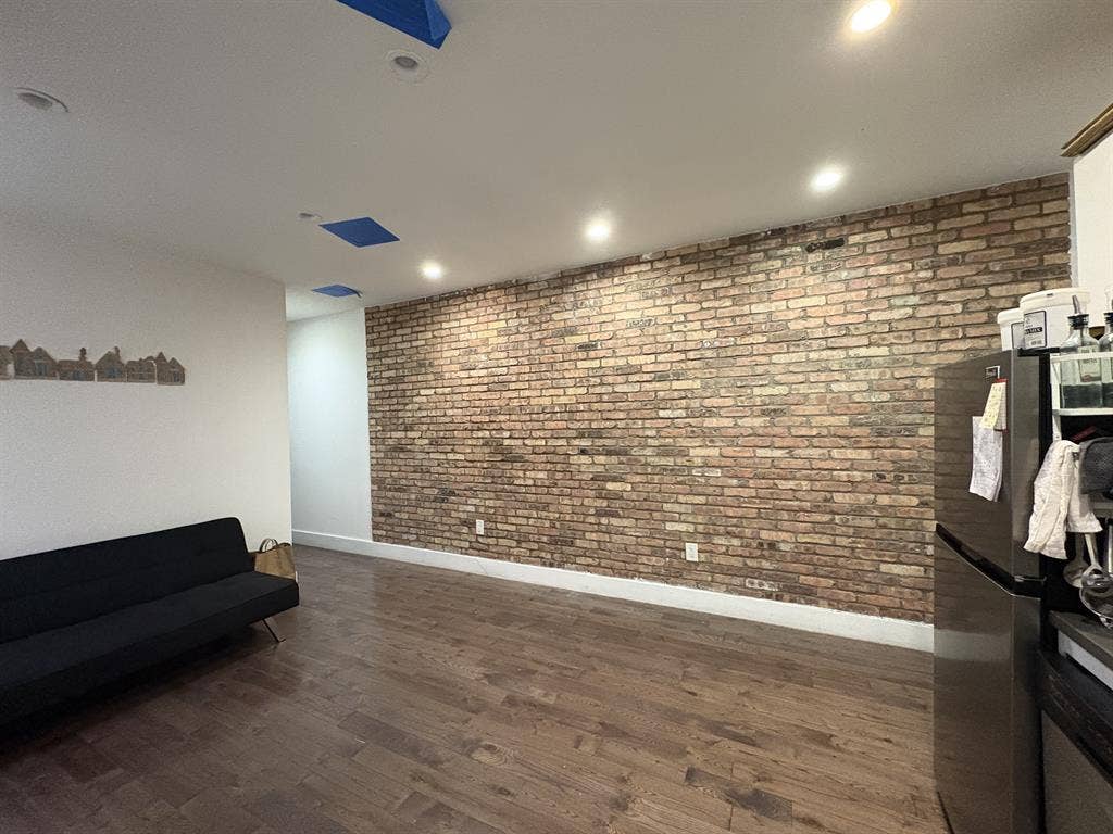 Beautiful Harlem space, bat