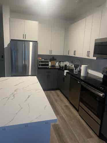 Hi looking for 2 roommates !!