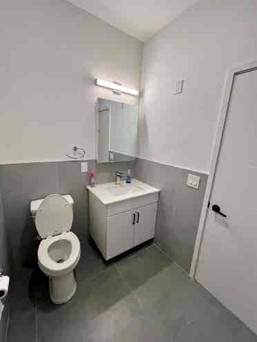 Hi looking for 2 roommates !!