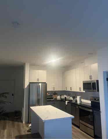 Hi looking for 2 roommates !!