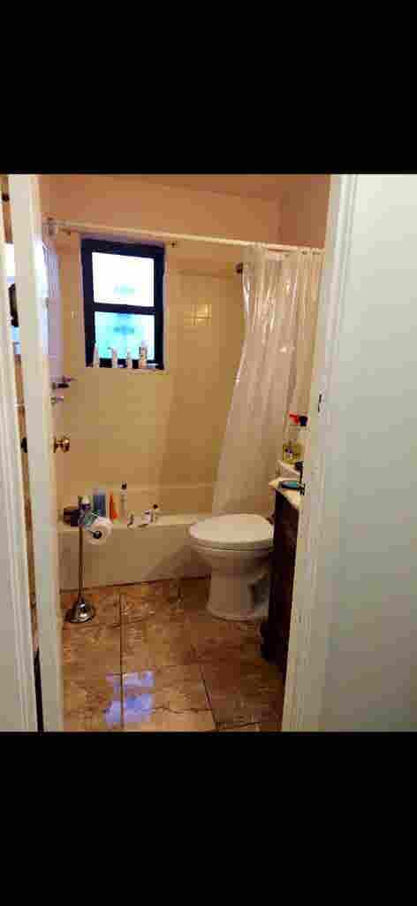 Lge bdrm in house Allincl A/C  L