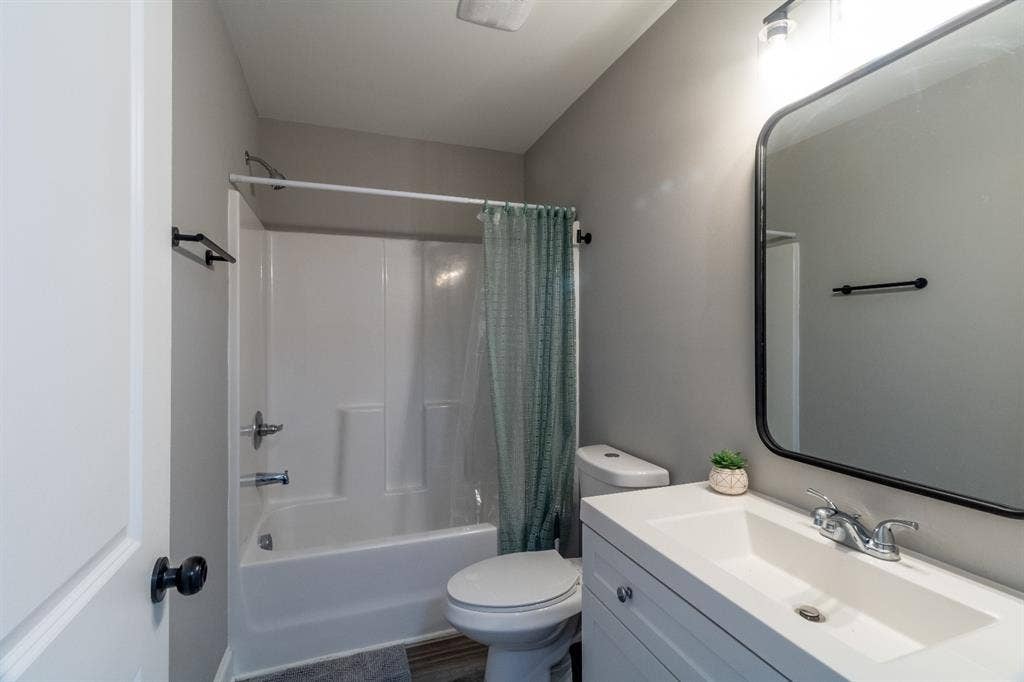 Cozy Furnished Room for Female