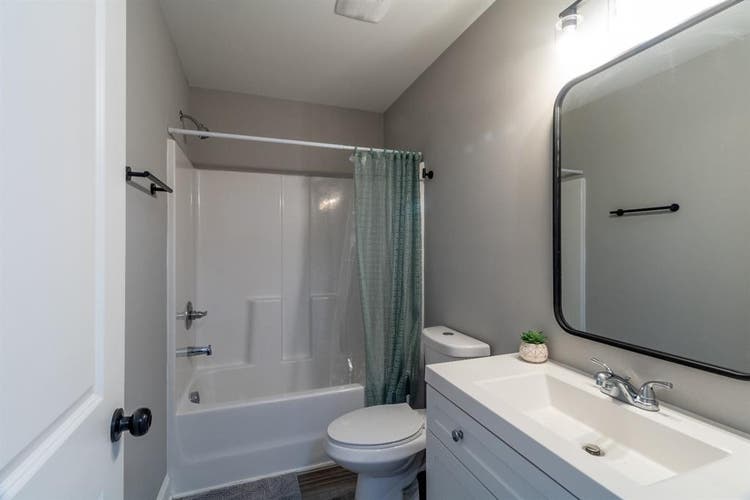 Cozy Furnished Room for Female