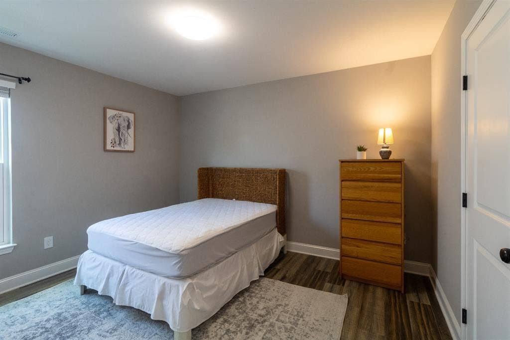 Cozy Furnished Room for Female