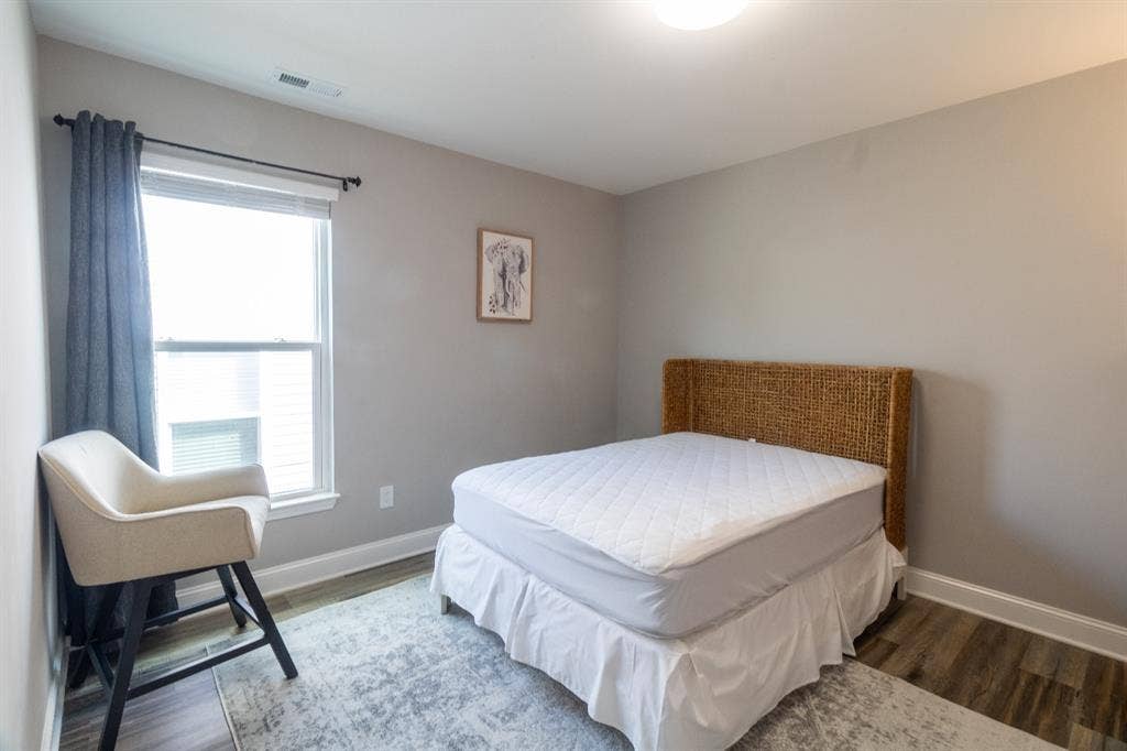 Cozy Furnished Room for Female