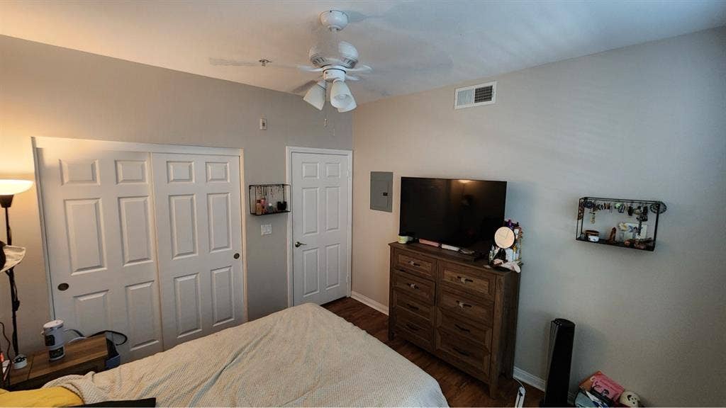1 bedroom available in 3-bed apt