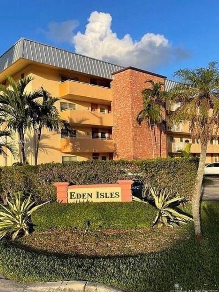 Spacious Canal Front Penthouse Apt