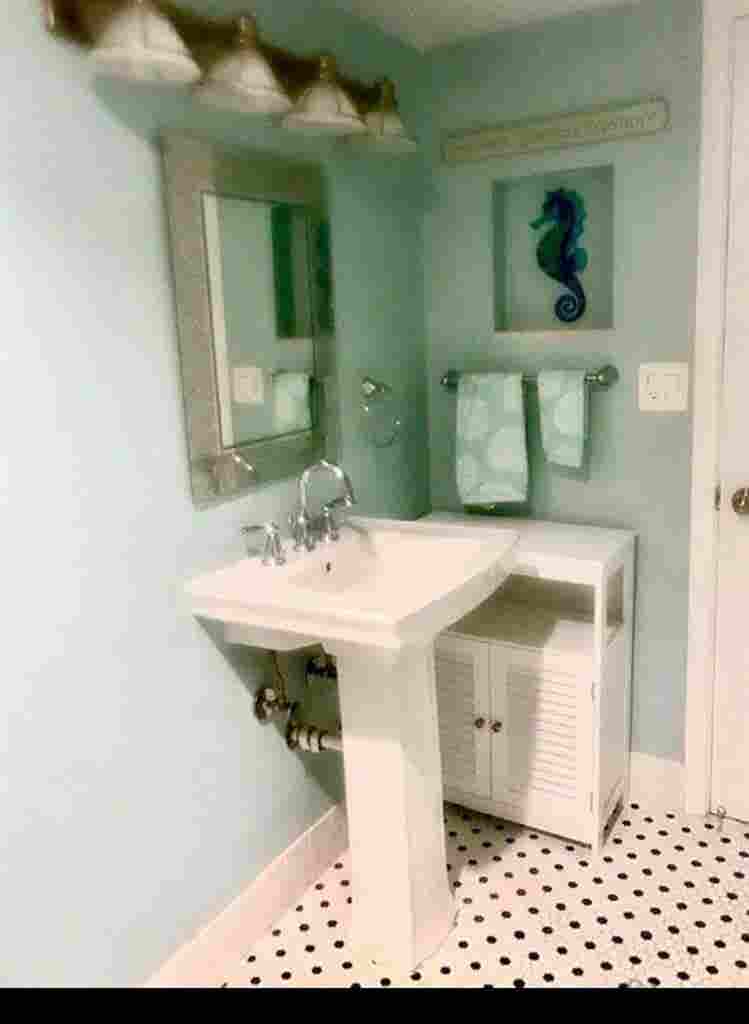 Spacious Canal Front Penthouse Apt