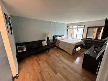 Spacious Private Room with Bathroom