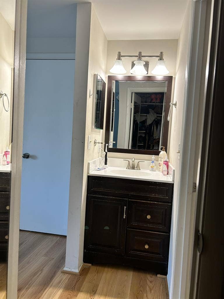 Spacious Private Room with Bathroom