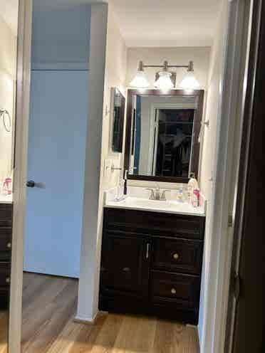 Spacious Private Room with Bathroom
