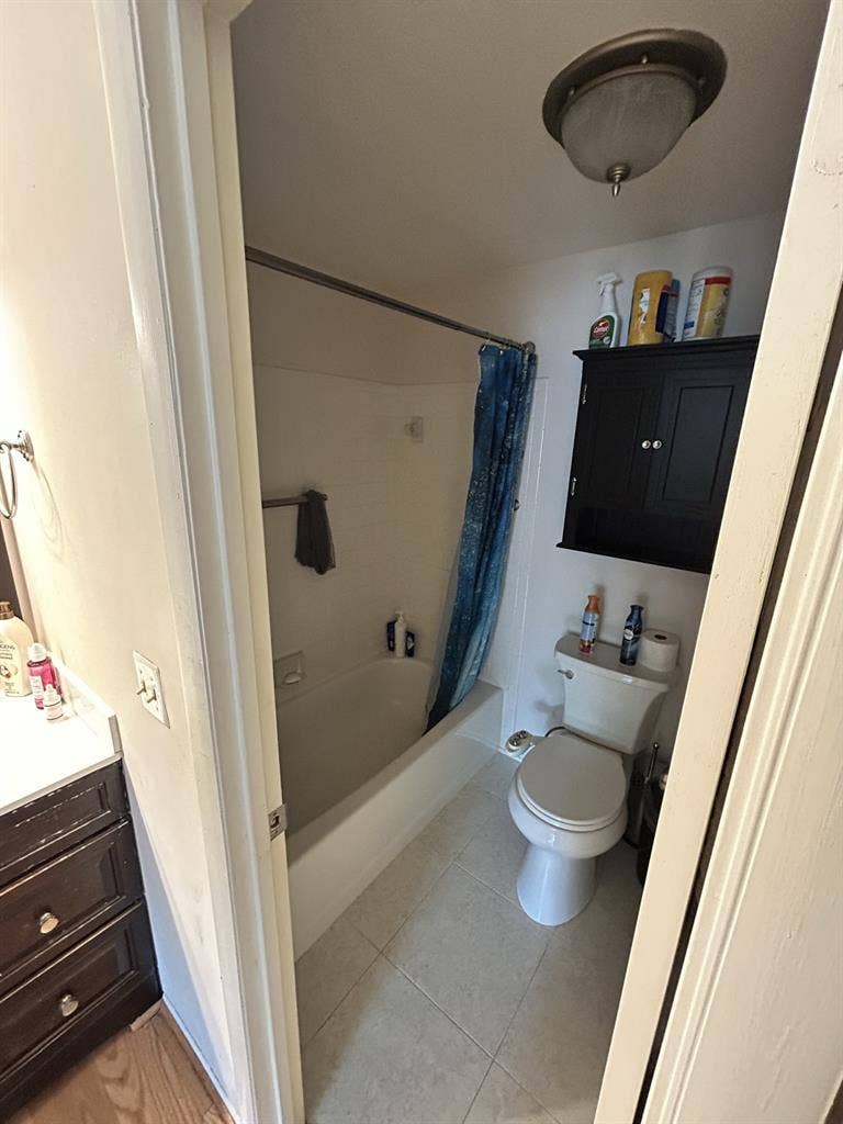 Spacious Private Room with Bathroom