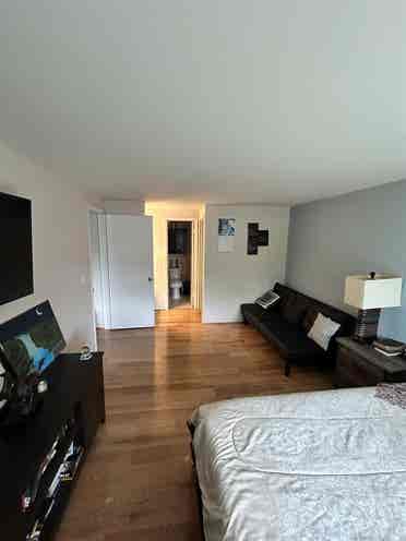 Spacious Private Room with Bathroom