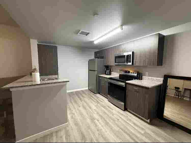 Fully Furnished Apt!