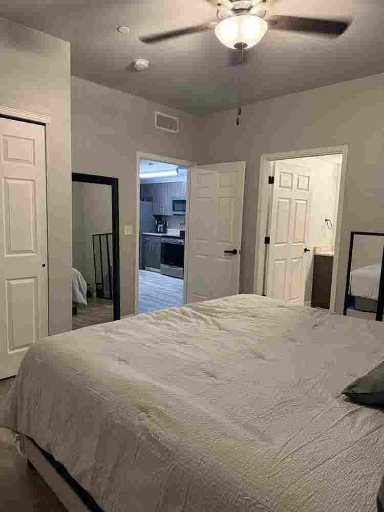 Fully Furnished Apt!
