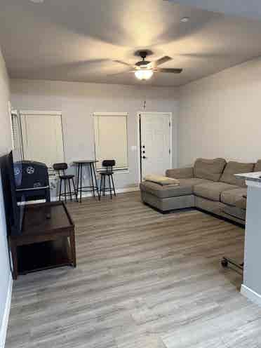 Fully Furnished Apt!