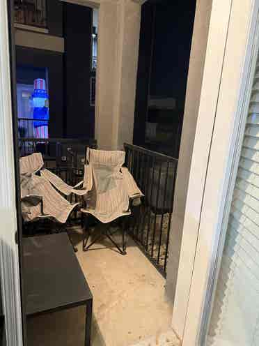 Fully Furnished Apt!