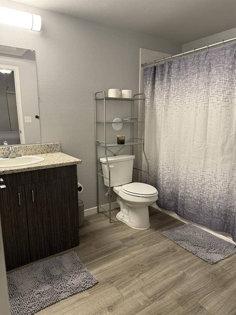 Fully Furnished Apt!