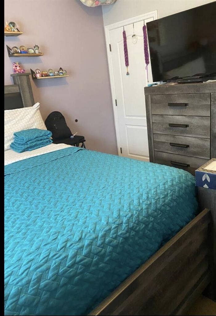 Your Sunshine Home...1 Female only
