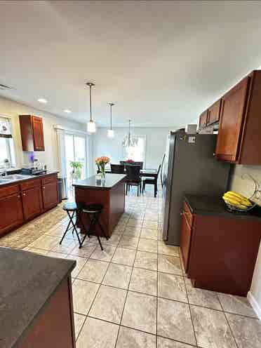 Cozy room available great roommate