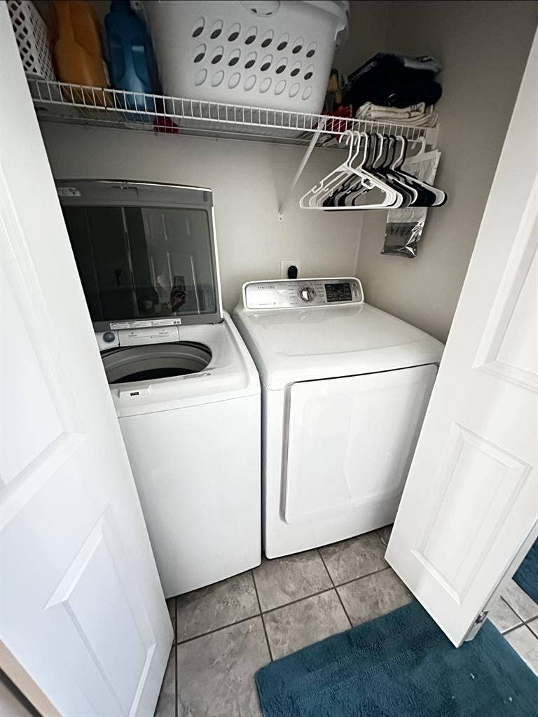 Cozy room available great roommate