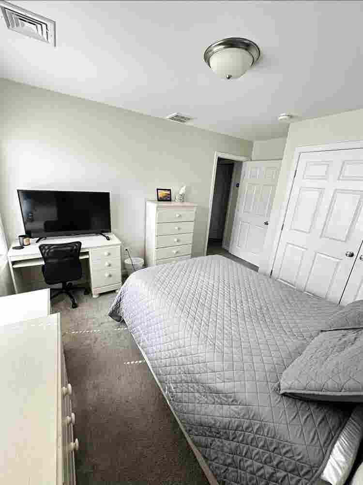 Cozy room available for 
renting