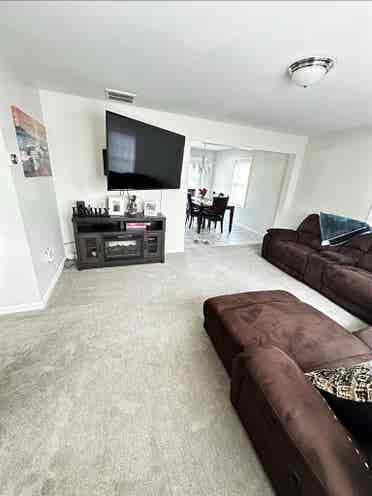 Cozy room available great roommate
