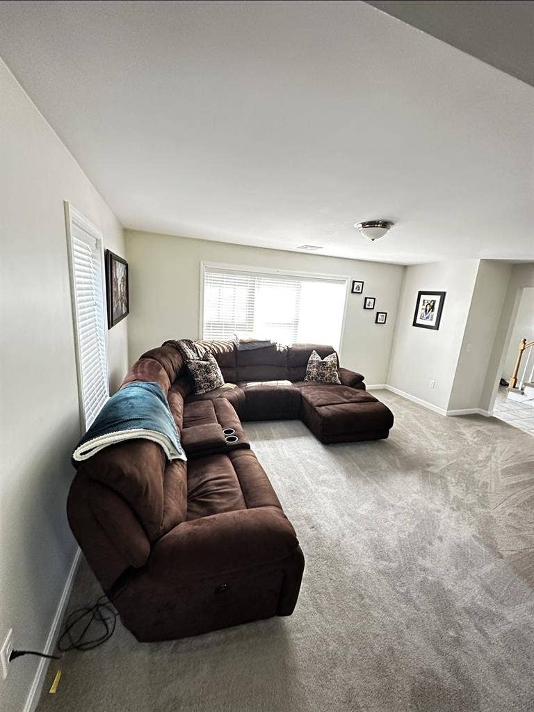 Cozy room available great roommate