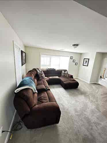 Cozy room available great roommate