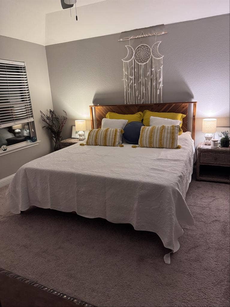 Perfect room for a NURSE. NO pets