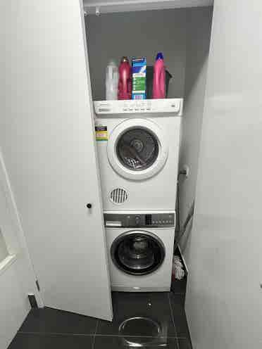One bedroom in Yeerongpilly