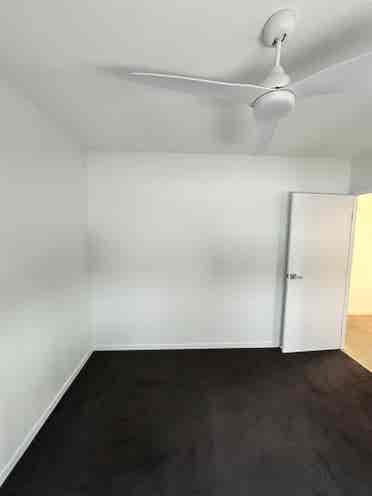 One bedroom in Yeerongpilly