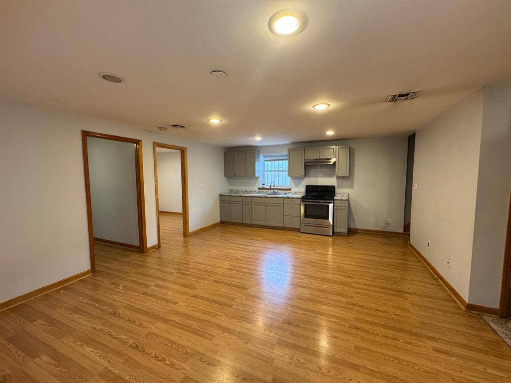 Spacious 2BR W/ Utilities Included