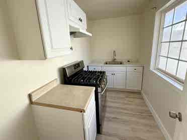 Private Studio Room – Full Kitchen
