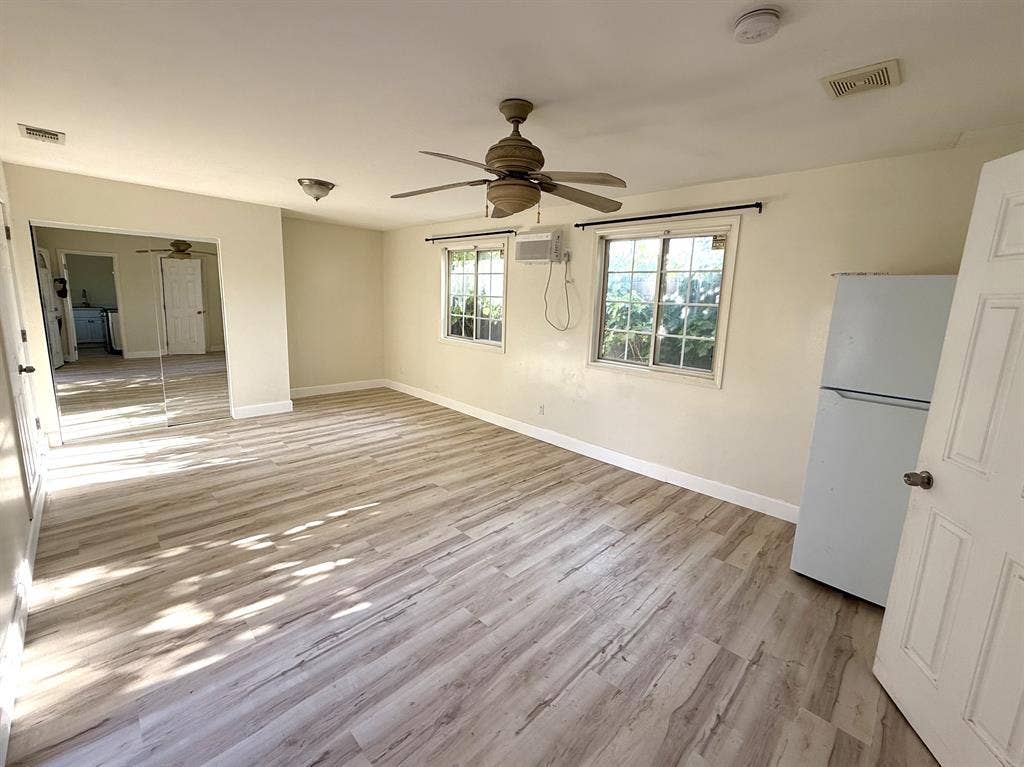 Private Studio Room – Full Kitchen