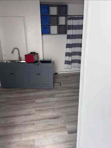 Efficiency room for rent