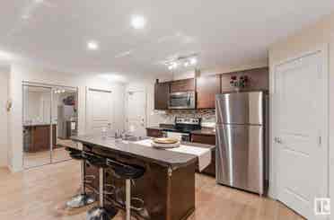 Bath Condo – Charlesworth