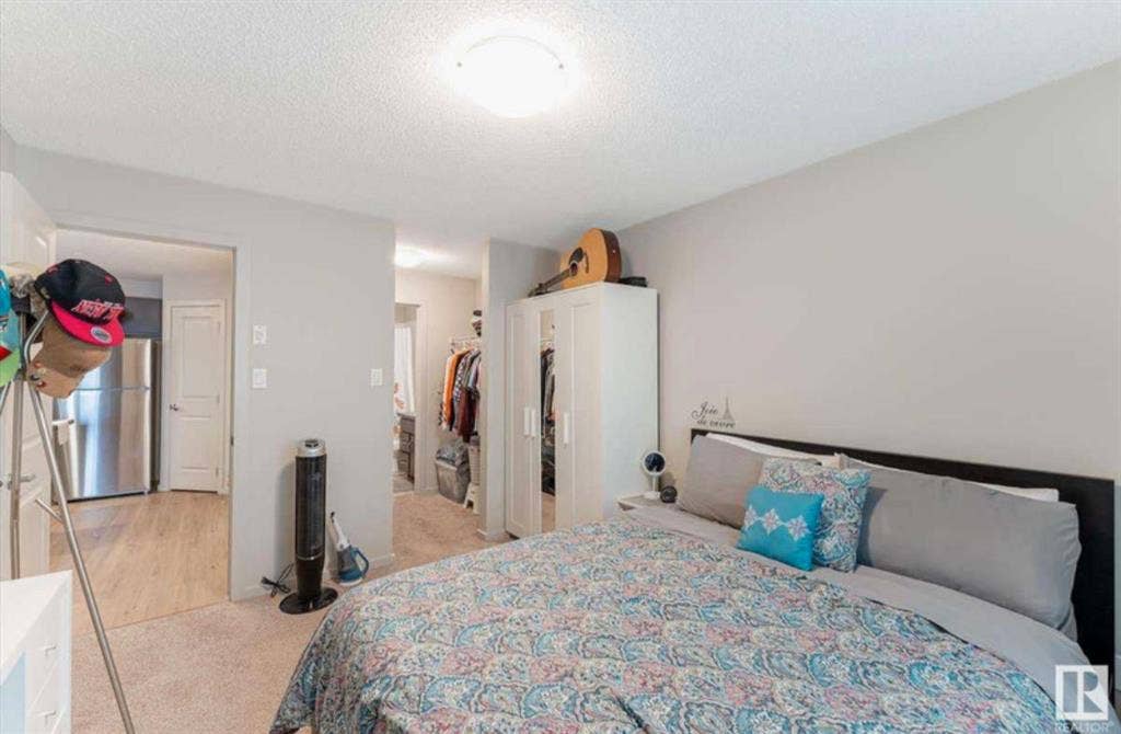 Bath Condo – Charlesworth