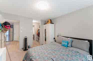 Bath Condo – Charlesworth