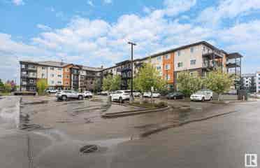 Bath Condo – Charlesworth