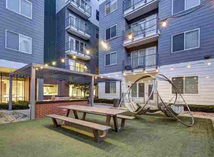 Lease Relet at Upointe on Speight