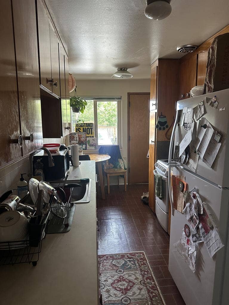 Looking for roommate!