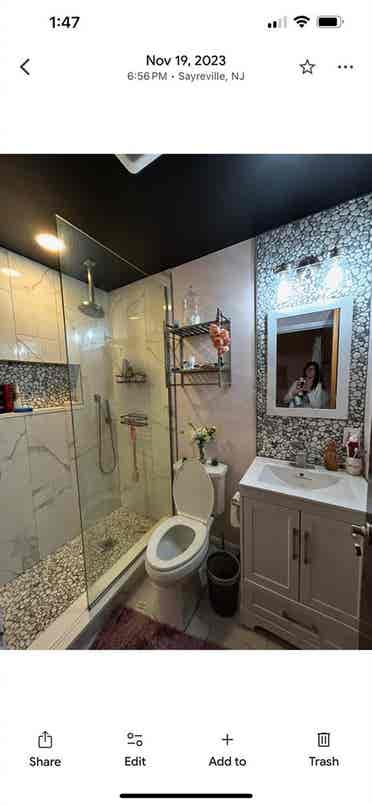 Spacious room with modern bath
