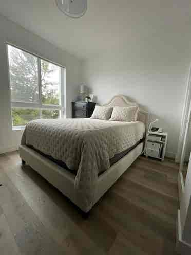 Private
 bedroom and private 
bath
