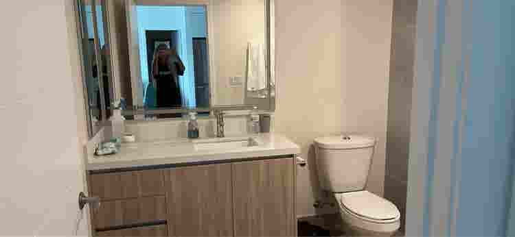 Private
 bedroom and private 
bath