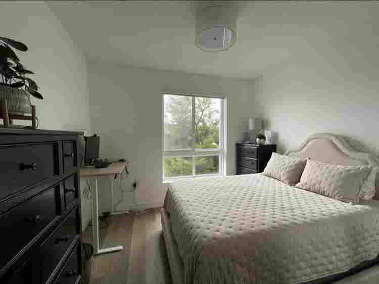 Private
 bedroom and private 
bath